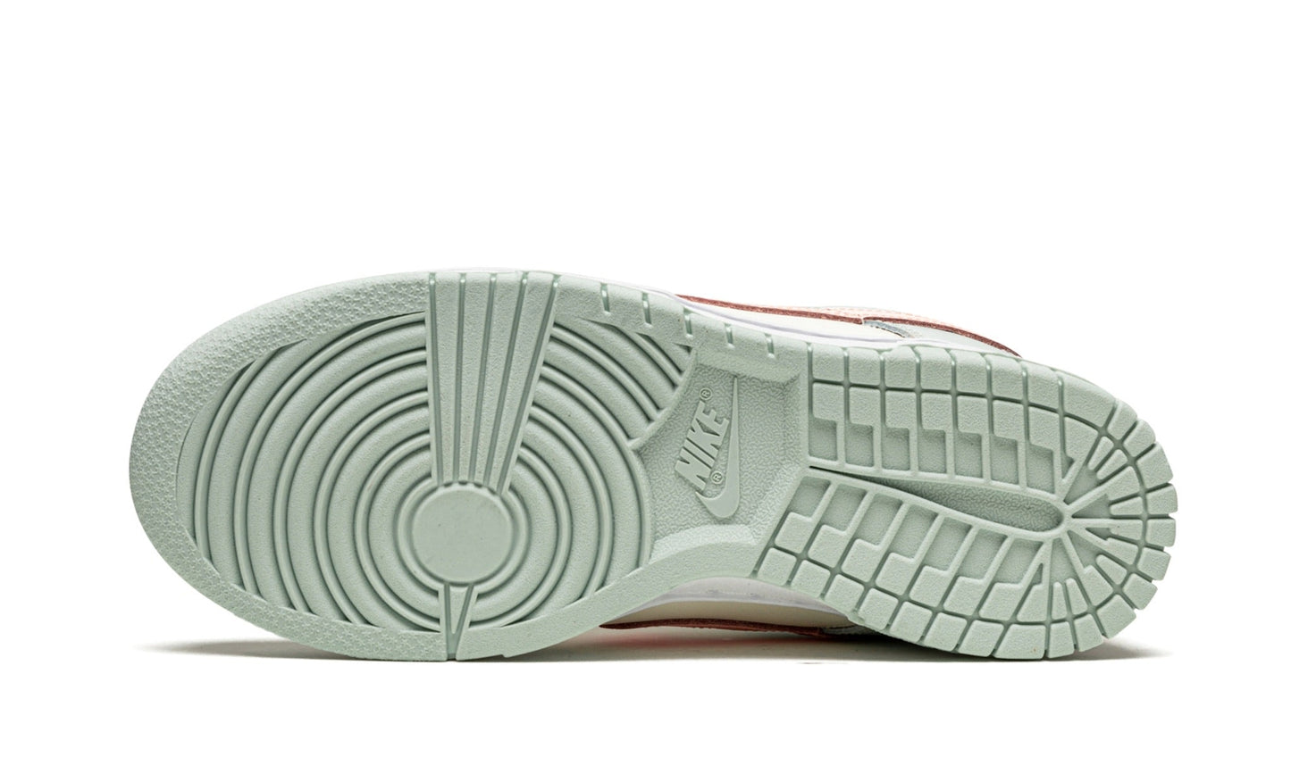 NIKE DUNK LOW BARELY GREEN (W)