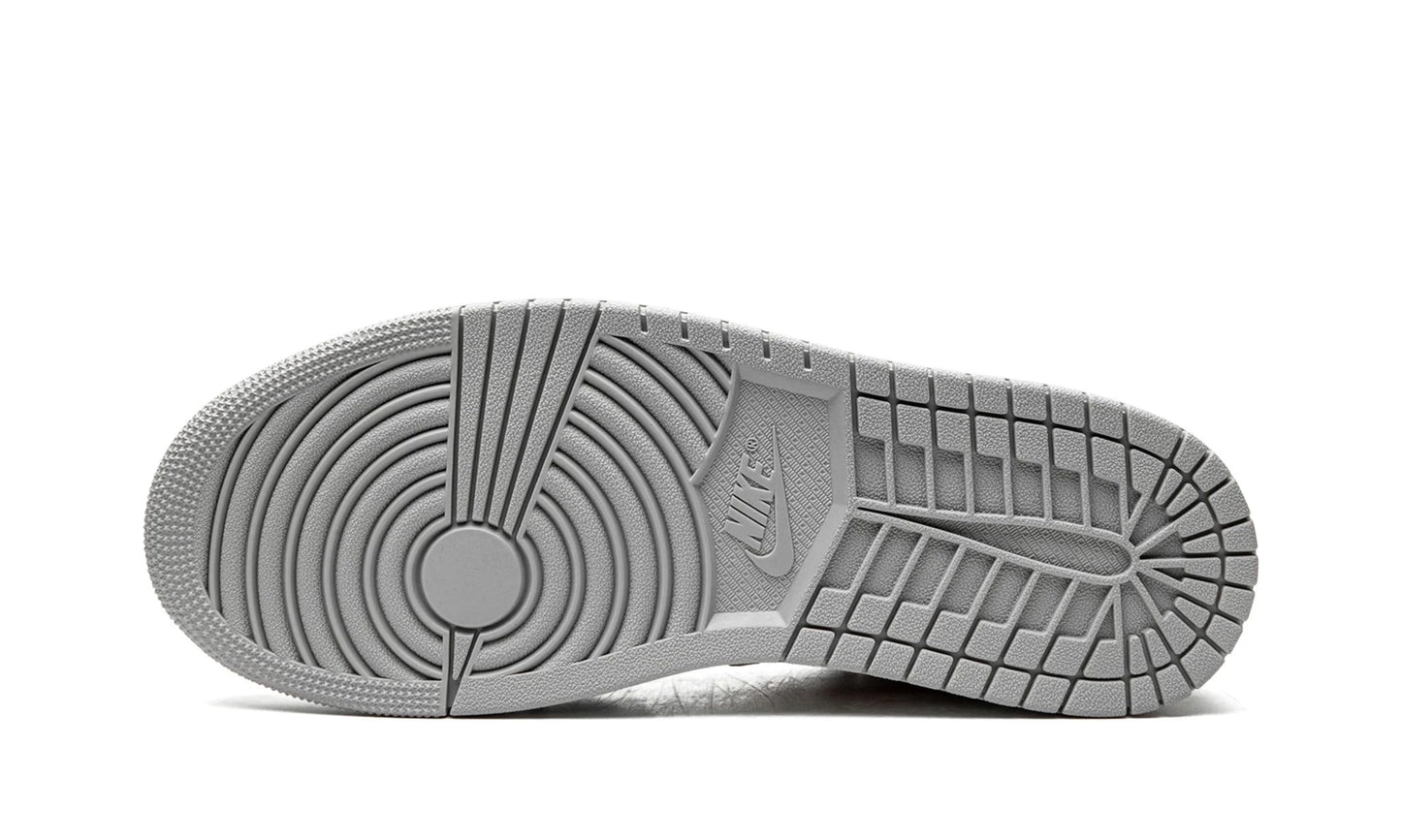 JORADAN 1 LOW SE LIGHT SMOKE GREY GYM RED