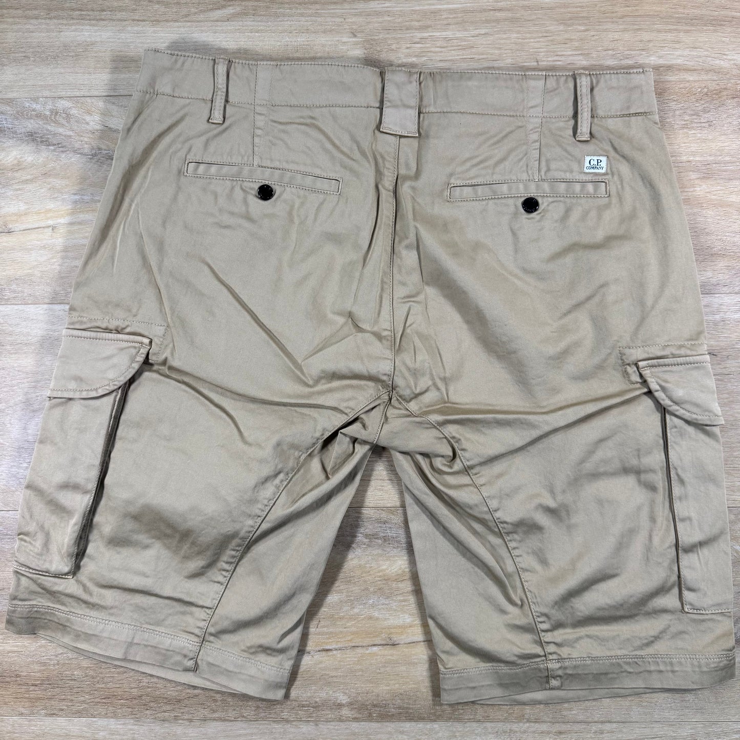 C.P. Company Stretch Sateen Cargo Lens Shorts in Anphora - Beige