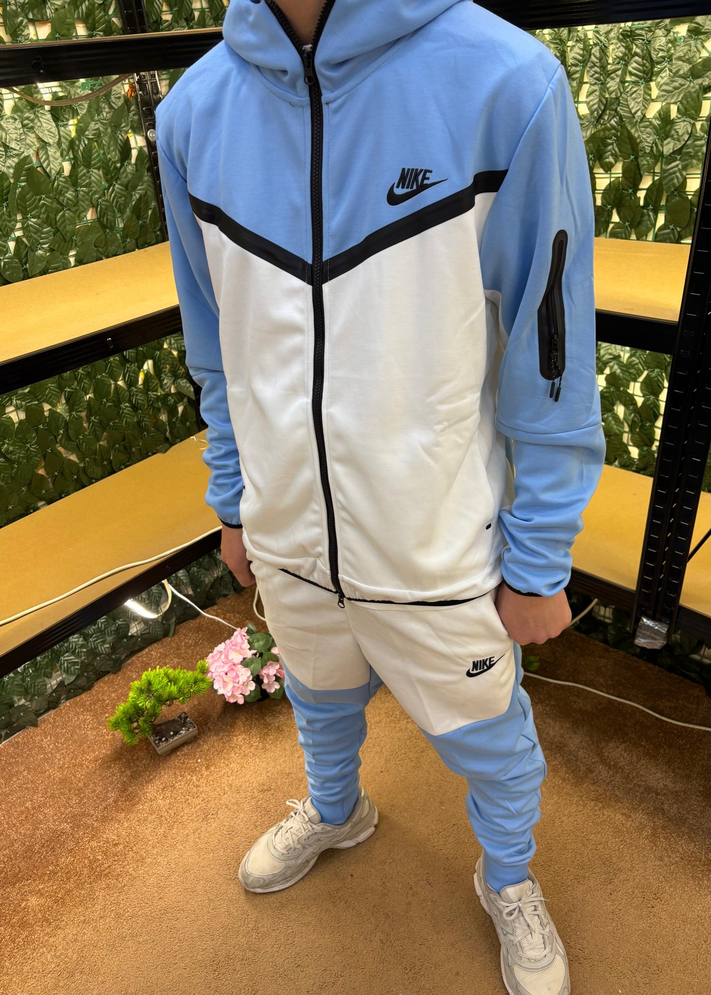 TUTA NIKE TECH