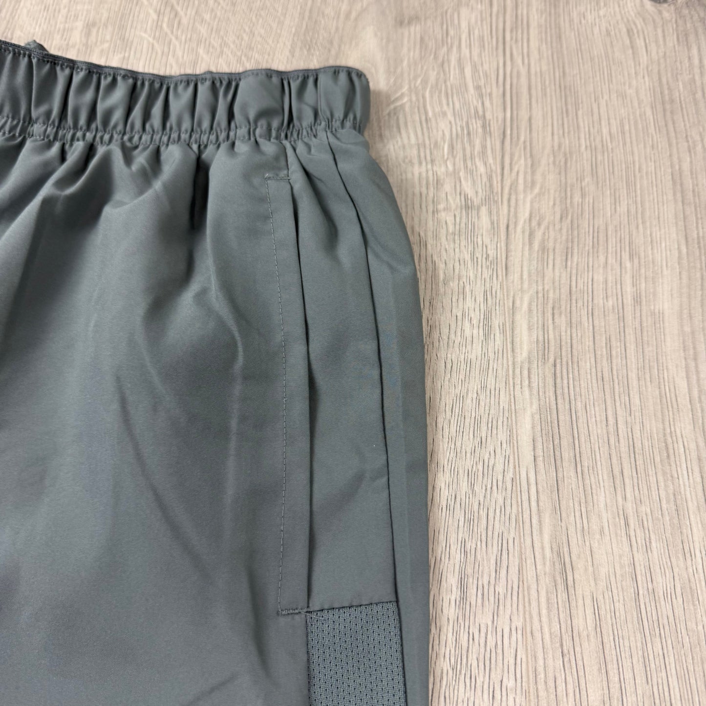 Nike 'Challenger' Pocket Shorts - Smoke Grey
