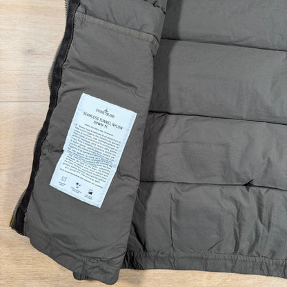 Stone Island Seamless Tunnel Nylon Down-TC Vest in Military Green