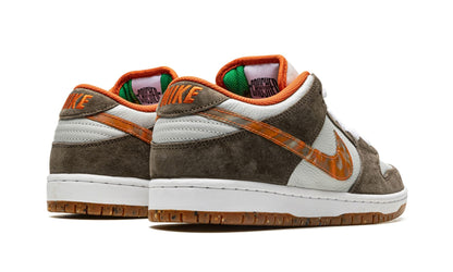 NIKE SB DUNK LOW CRUSHED D.C