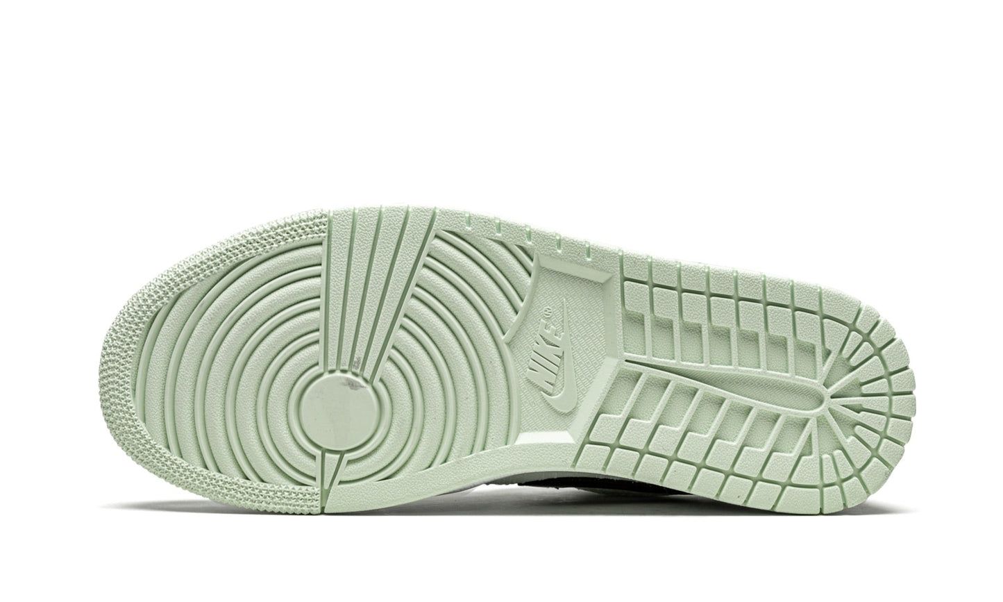 JORDAN 1 LOW BARELY GREEN (W)