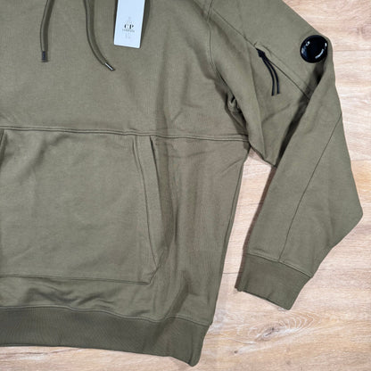 C.P. Company Diagonal Raised Fleece Lens Hoodie in Elmwood Green