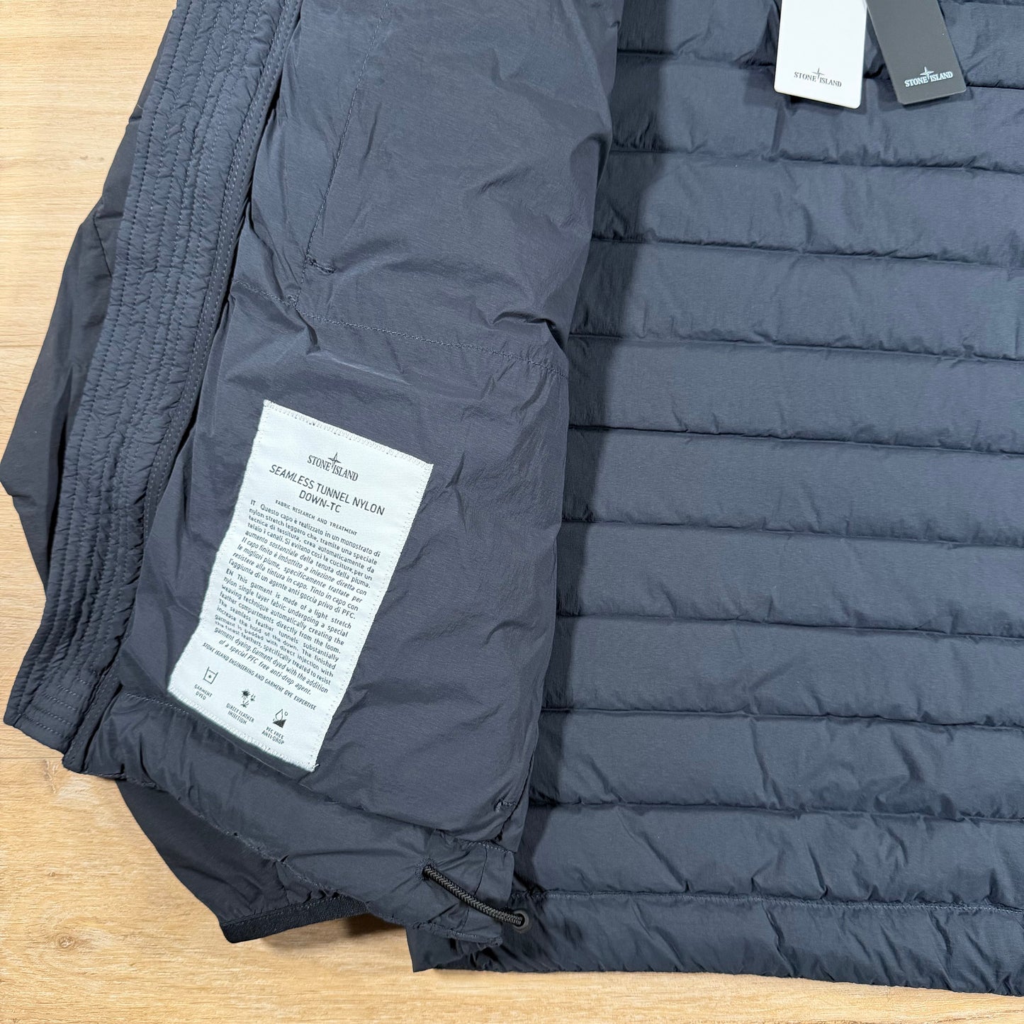Stone Island Seamless Tunnel Nylon Down-TC Hooded Jacket in Navy