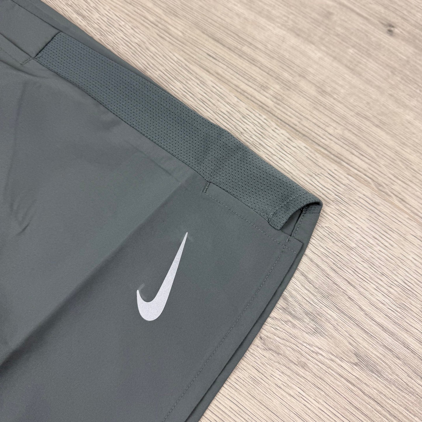 Nike 'Challenger' Pocket Shorts - Smoke Grey