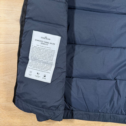 Stone Island Seamless Tunnel Nylon Down-TC Vest in Navy