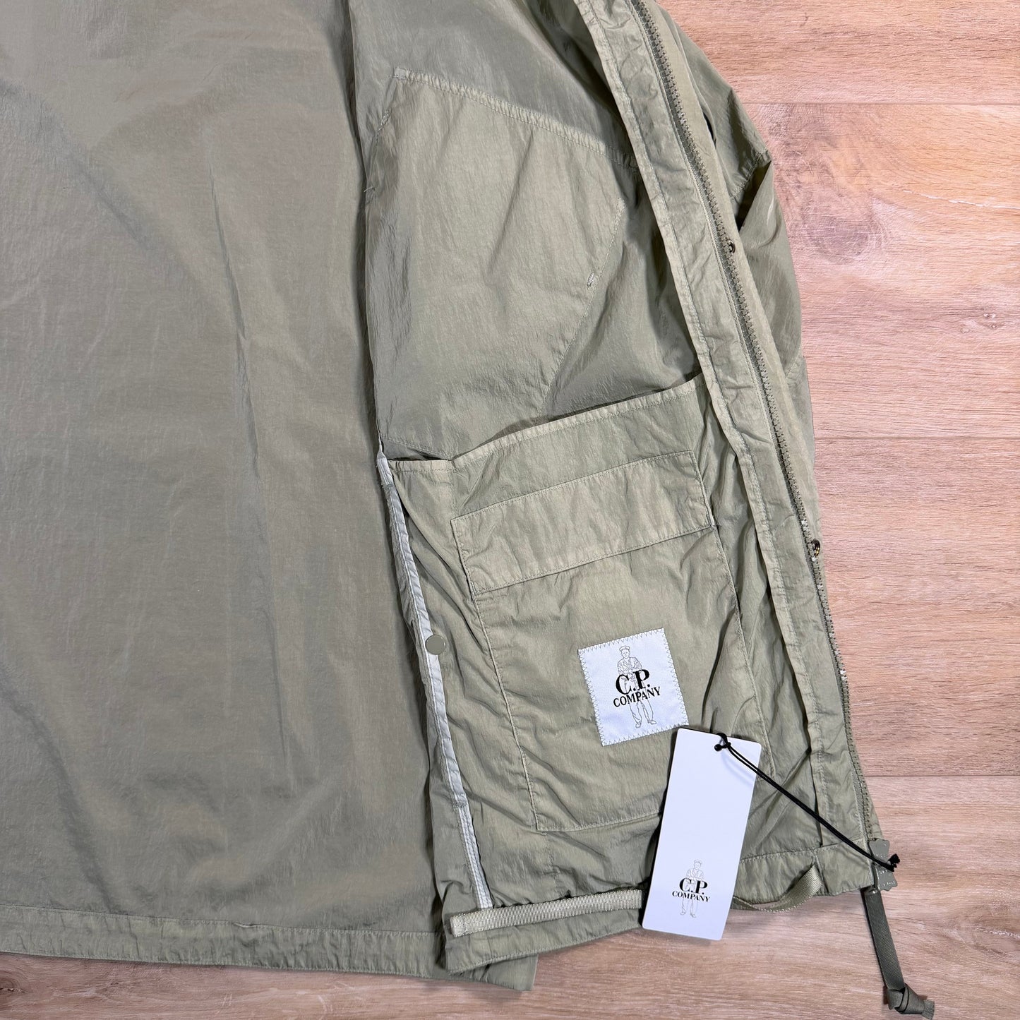 C.P. Company Chrome-R Hooded Lens Overshirt in Moss Gray - Green