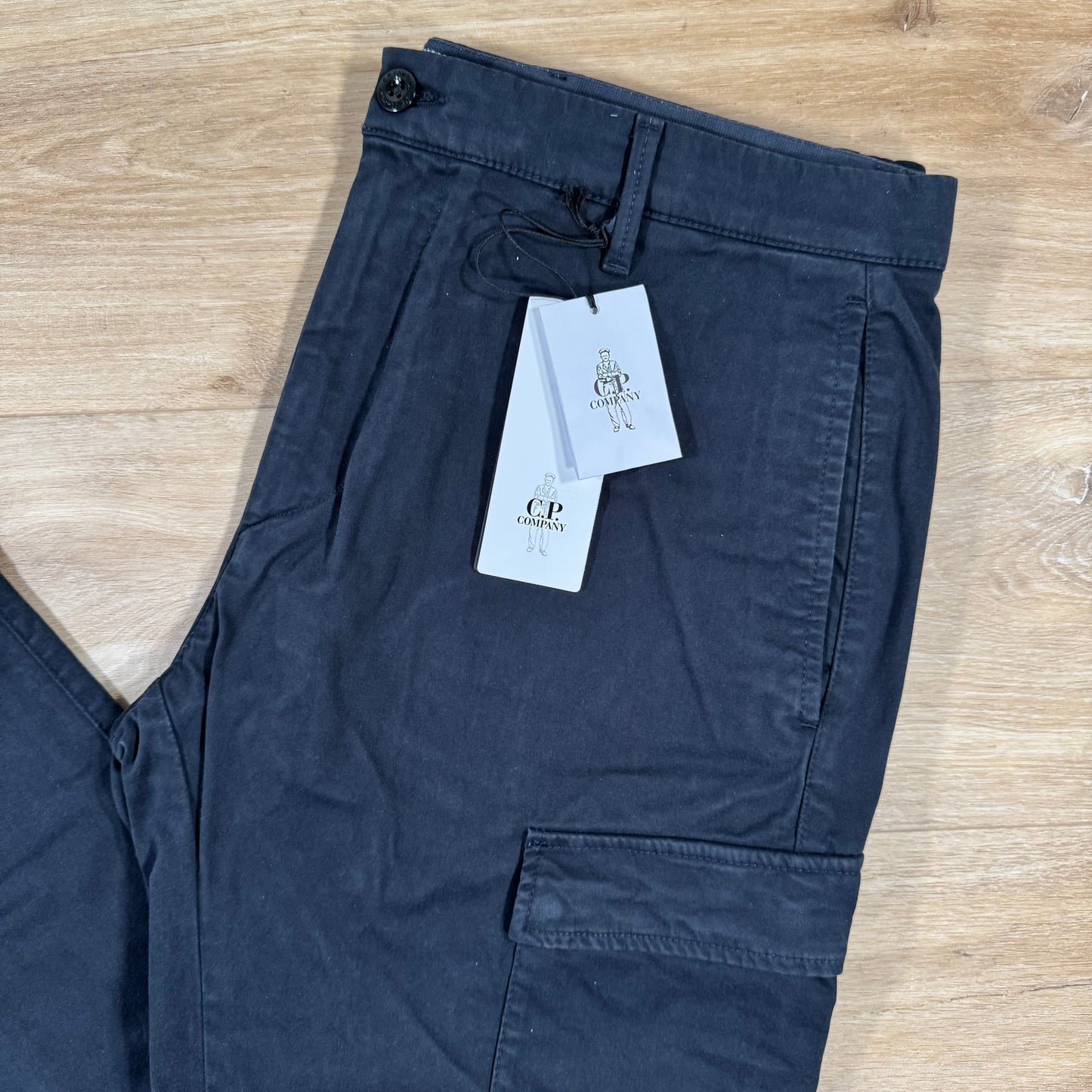 C.P. Company Stretch Sateen Ergonomic Lens Cargo Pants in Navy