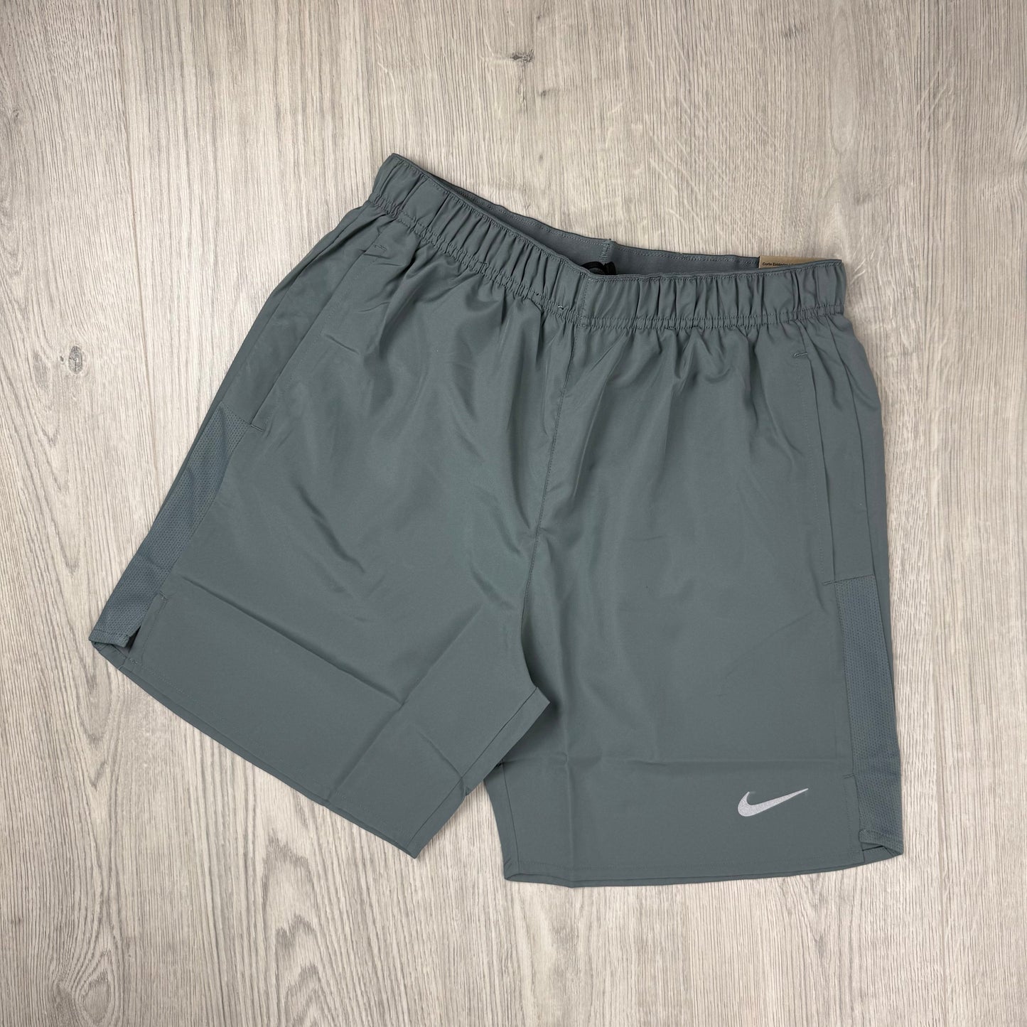 Nike 'Challenger' Pocket Shorts - Smoke Grey