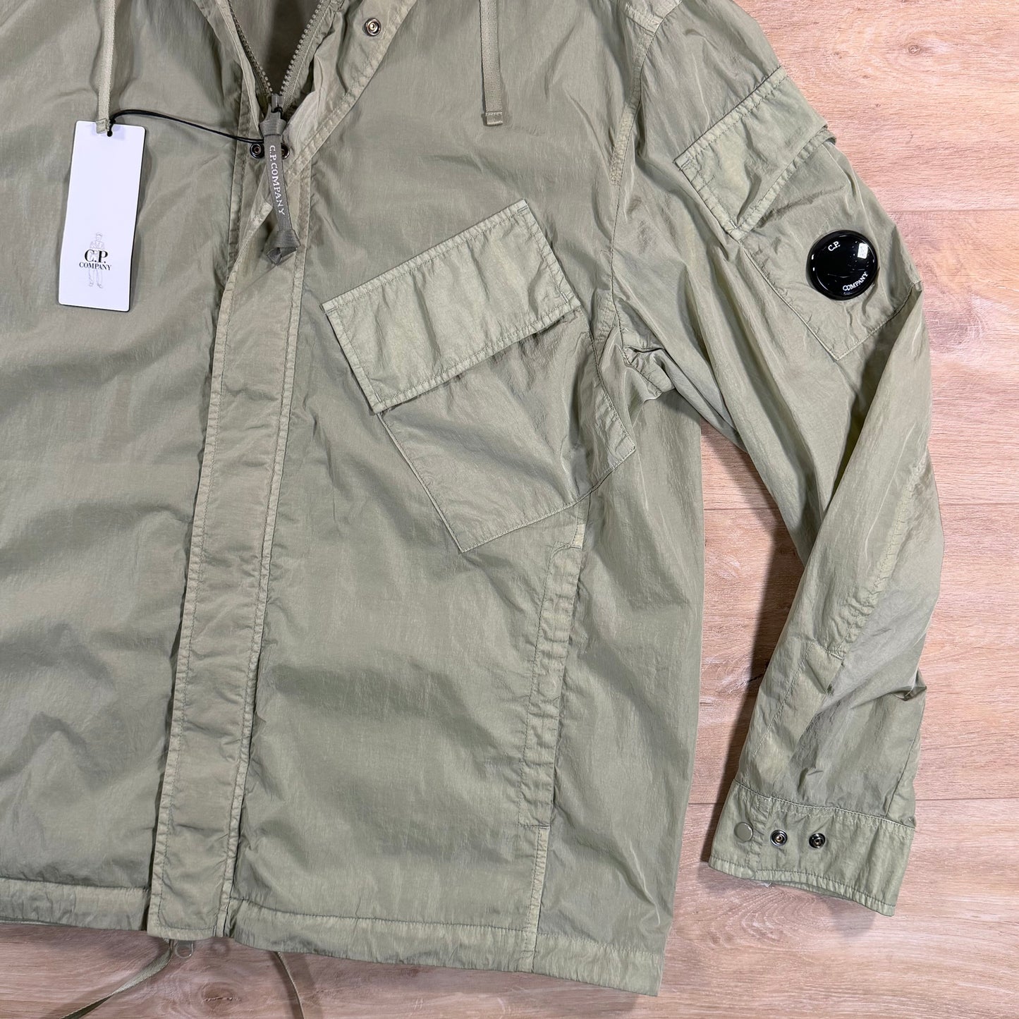 C.P. Company Chrome-R Hooded Lens Overshirt in Moss Gray - Green