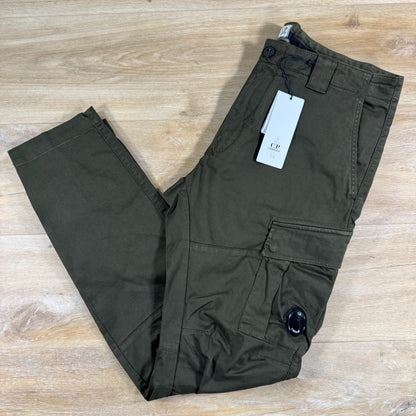 C.P. Company Stretch Sateen Ergonomic Lens Cargo Pants in Ivy Green