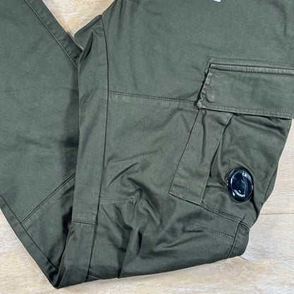 C.P. Company Stretch Sateen Ergonomic Lens Cargo Pants in Ivy Green