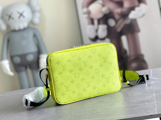 Borsello  Louis Vuitton