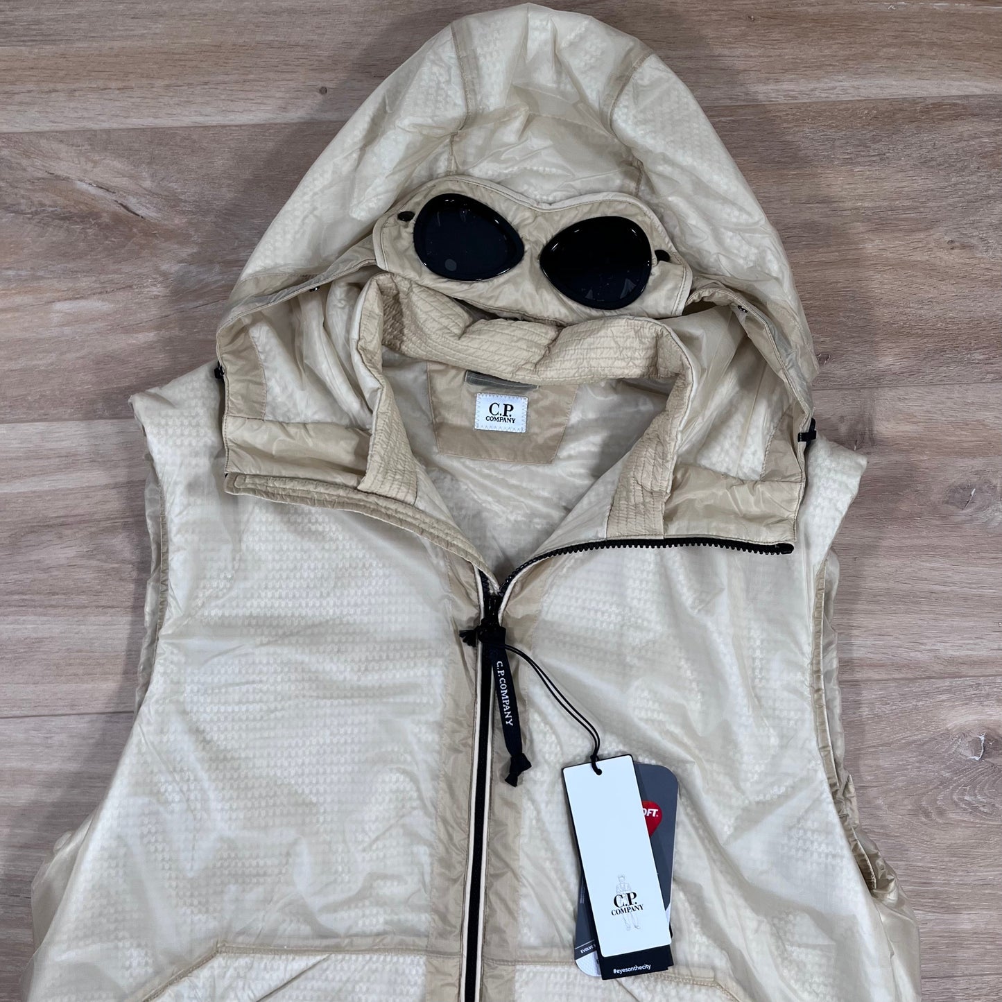 C.P. Company Nada Shell Goggle Padded Gilet in Pistachio Shell