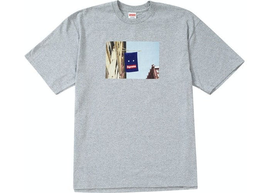 SUPREME BANNER TEE GREY